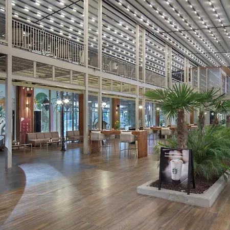 Nirvana Cosmopolitan - Convention & Sports Center Station touristique 5*