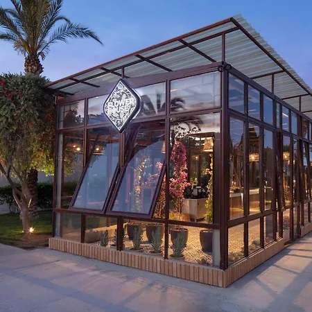 Nirvana Cosmopolitan Resort 5*