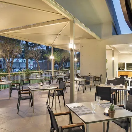 Nirvana Cosmopolitan - Convention & Sports Center Station touristique 5*