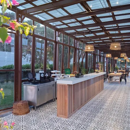 Nirvana Cosmopolitan Resort 5*