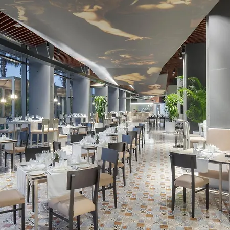 Nirvana Cosmopolitan - Convention & Sports Center 度假村 5*
